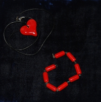 Снимка на бижута серия Броеници Колие червено сърце и керамична гривна 